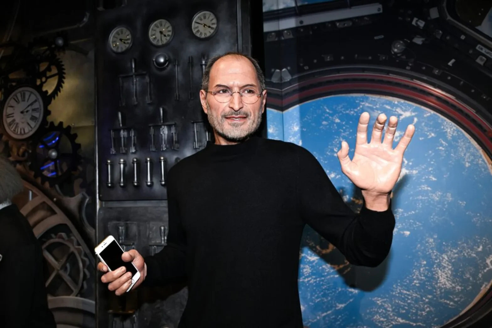 Steve jobs former ceo of apple wax statu